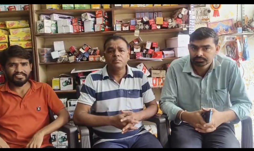 थांदला में जनसंवाद के जरिए उठीं नगर की समस्याएं, पार्षद राजू धानक बोले: विकास कार्यों में देरी से सरकार की छवि हो रही प्रभावित | New India Times