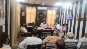 डग्गामार वाहनों के विरोध में अनुबंधित बस चालकों का चक्का जाम, लखीमपुर डिपो से बस संचालन ठप, यात्री परेशान