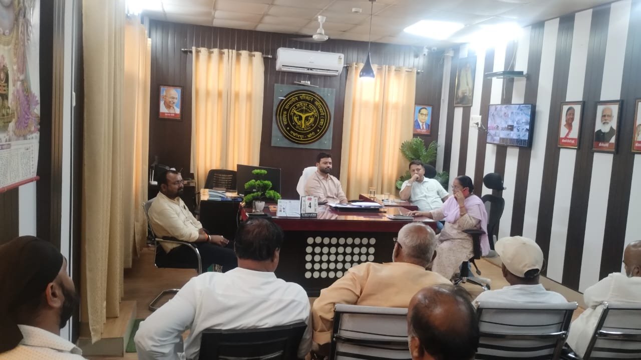 डग्गामार वाहनों के विरोध में अनुबंधित बस चालकों का चक्का जाम, लखीमपुर डिपो से बस संचालन ठप, यात्री परेशान 1 डग्गामार वाहनों के विरोध में अनुबंधित बस चालकों का चक्का जाम, लखीमपुर डिपो से बस संचालन ठप, यात्री परेशान | New India Times