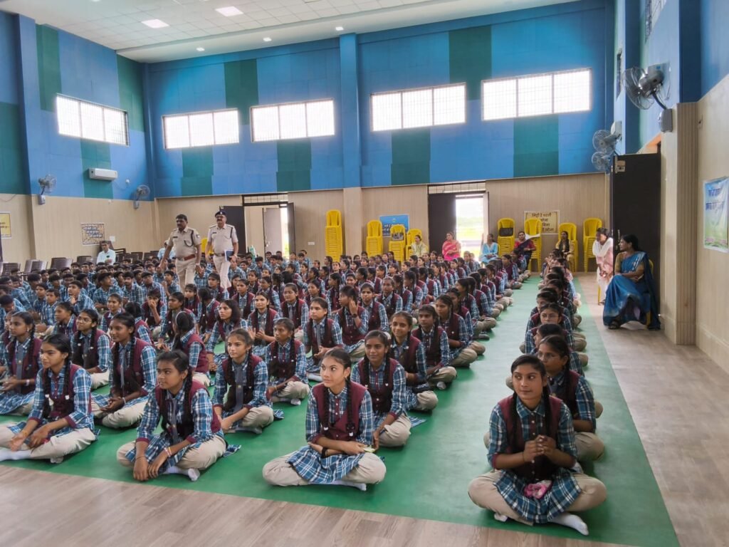 बुरहानपुर में 'सृजन संवाद अभियान' का शुभारंभ, विद्यार्थियों को कानून, साइबर सुरक्षा और सड़क सुरक्षा के प्रति किया गया जागरूक 2 बुरहानपुर में 'सृजन संवाद अभियान' का शुभारंभ, विद्यार्थियों को कानून, साइबर सुरक्षा और सड़क सुरक्षा के प्रति किया गया जागरूक | New India Times