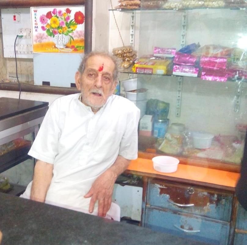 देवरी के प्रसिद्ध समाजसेवी एवं बालूशाही शिल्पकार भगवानदास नेमा का निधन, नगर में शोक की लहर 3 देवरी के प्रसिद्ध समाजसेवी एवं बालूशाही शिल्पकार भगवानदास नेमा का निधन, नगर में शोक की लहर | New India Times