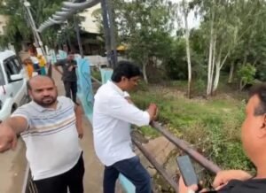 झाबुआ में जर्जर तालाब पुलिया का विधायक डॉ. विक्रांत भूरिया ने किया निरीक्षण, तत्काल मरम्मत के दिए निर्देश