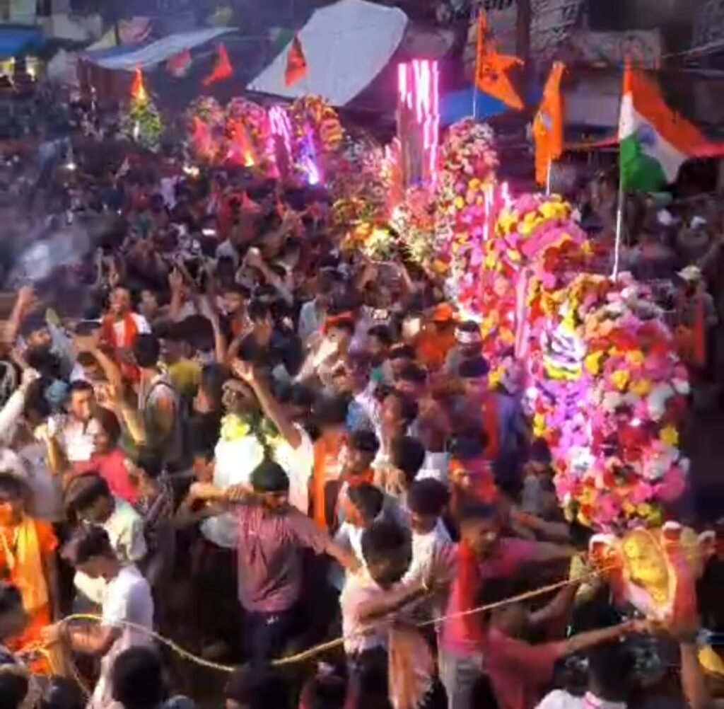 शिवमय हुआ कहलगांव: उत्तरवाहिनी गंगा से जल भर हजारों कांवड़िए बासुकीनाथ धाम के लिए रवाना 2 शिवमय हुआ कहलगांव: उत्तरवाहिनी गंगा से जल भर हजारों कांवड़िए बासुकीनाथ धाम के लिए रवाना | New India Times