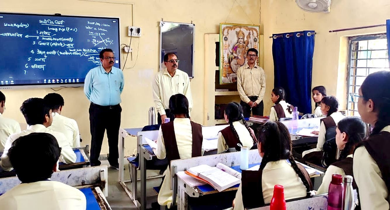 विकासखंड शिक्षा अधिकारी ओ.पी. जोशी ने उत्कृष्ट विद्यालय जुन्नारदेव का किया निरीक्षण, बोर्ड परीक्षार्थियों को दिए सफलता के मंत्र | New India Times