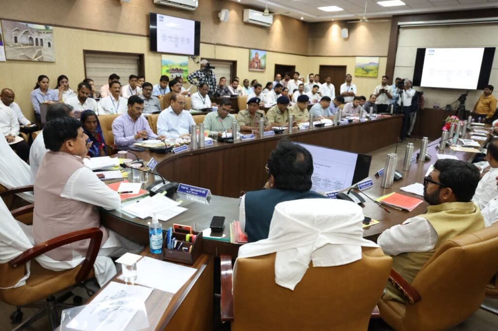 जन समस्याओं के निराकरण में लापरवाही पर मुख्यमंत्री का एक्शन, CMHO, तहसीलदार और पटवारी निलंबित; CEO जनपद व श्रम अधिकारी की वेतनवृद्धि रोकी, तीन को नोटिस 2 जन समस्याओं के निराकरण में लापरवाही पर मुख्यमंत्री का एक्शन, CMHO, तहसीलदार और पटवारी निलंबित; CEO जनपद व श्रम अधिकारी की वेतनवृद्धि रोकी, तीन को नोटिस | New India Times