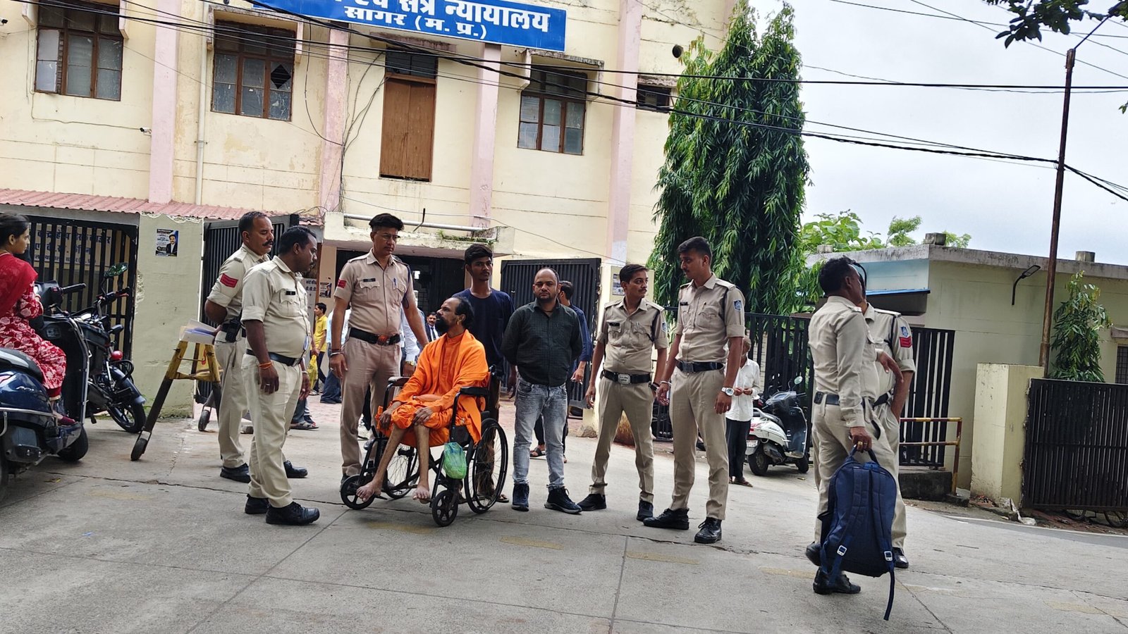 बच्चों के विवाद के बाद 55 वर्षीय वृद्ध ने की आत्महत्या, योगी बाबा समेत तीन आरोपी गिरफ्तार 1 बच्चों के विवाद के बाद 55 वर्षीय वृद्ध ने की आत्महत्या, योगी बाबा समेत तीन आरोपी गिरफ्तार | New India Times