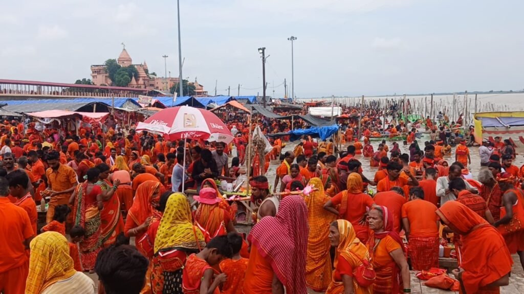 सावन की दूसरी सोमवारी पर लाखों शिवभक्तों ने उत्तरवाहिनी गंगा में लगाई डुबकी, हर-हर महादेव के जयकारों से गूंजा अजगैविनाथ धाम 3 सावन की दूसरी सोमवारी पर लाखों शिवभक्तों ने उत्तरवाहिनी गंगा में लगाई डुबकी, हर-हर महादेव के जयकारों से गूंजा अजगैविनाथ धाम | New India Times