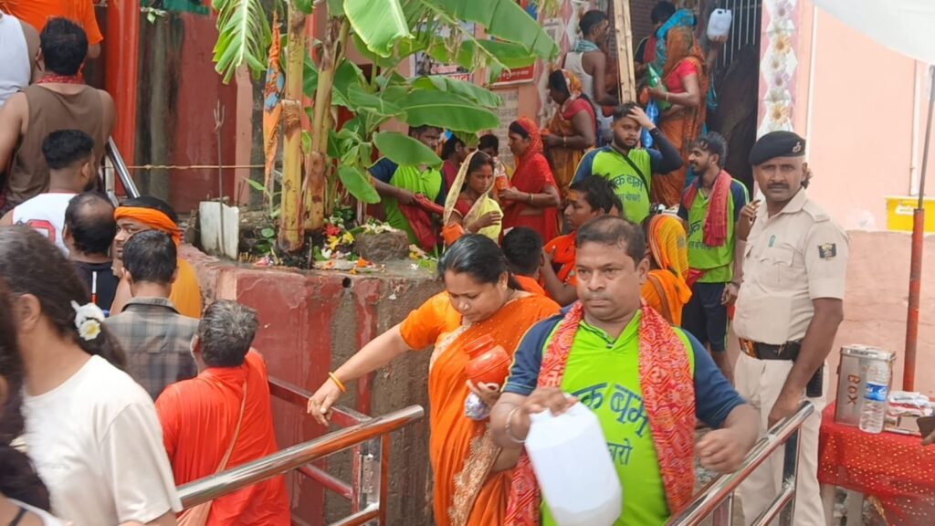 सावन की दूसरी सोमवारी पर लाखों शिवभक्तों ने उत्तरवाहिनी गंगा में लगाई डुबकी, हर-हर महादेव के जयकारों से गूंजा अजगैविनाथ धाम 2 सावन की दूसरी सोमवारी पर लाखों शिवभक्तों ने उत्तरवाहिनी गंगा में लगाई डुबकी, हर-हर महादेव के जयकारों से गूंजा अजगैविनाथ धाम | New India Times