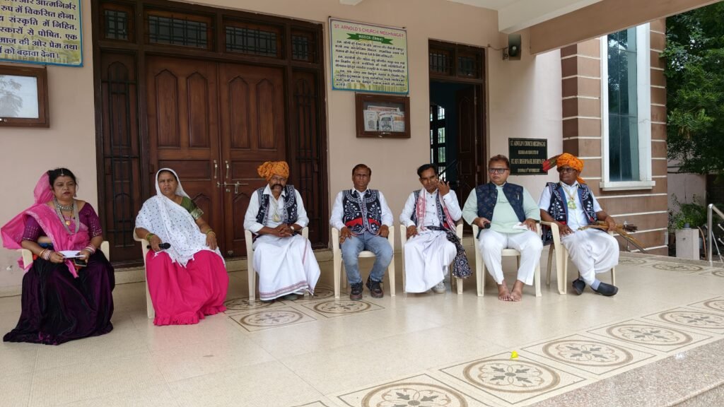मेघनगर के सेंट अर्नोल्ड चर्च में धूमधाम से मनाया गया विश्व आदिवासी दिवस 4 मेघनगर के सेंट अर्नोल्ड चर्च में धूमधाम से मनाया गया विश्व आदिवासी दिवस | New India Times