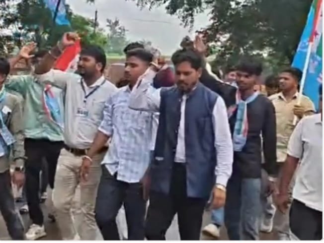 विद्यार्थियों को निजी बस किराए में 50% छूट की मांग, एनएसयूआई ने आरटीओ को सौंपा ज्ञापन 2 विद्यार्थियों को निजी बस किराए में 50% छूट की मांग, एनएसयूआई ने आरटीओ को सौंपा ज्ञापन | New India Times