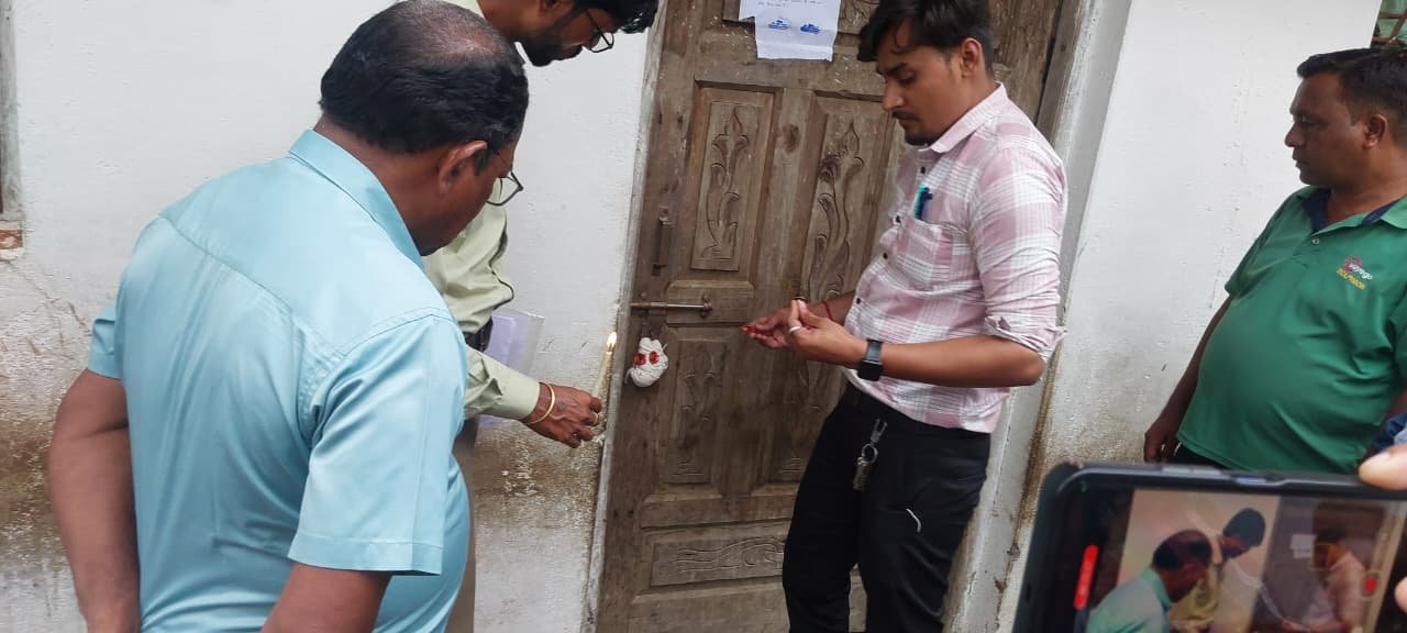 गोदाम में 162 बोरी डीएपी-यूरिया का मिला अवैध भंडारण, कृषि विभाग ने पंचनामा बनाकर किया सील 1 गोदाम में 162 बोरी डीएपी-यूरिया का मिला अवैध भंडारण, कृषि विभाग ने पंचनामा बनाकर किया सील | New India Times