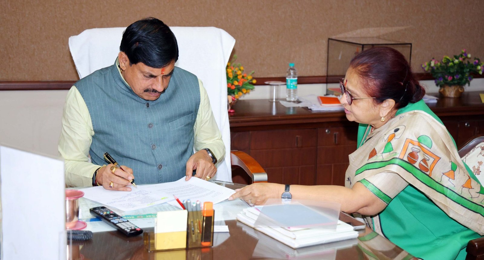 मुख्यमंत्री डॉ. मोहन यादव से विधायक अर्चना चिटनिस की मुलाकात, निमाड़ इंडस्ट्री कॉन्क्लेव, सड़क, स्वास्थ्य और किसान हित के मुद्दों पर हुई चर्चा 1 मुख्यमंत्री डॉ. मोहन यादव से विधायक अर्चना चिटनिस की मुलाकात, निमाड़ इंडस्ट्री कॉन्क्लेव, सड़क, स्वास्थ्य और किसान हित के मुद्दों पर हुई चर्चा | New India Times
