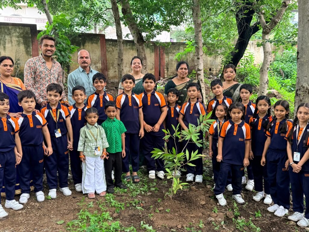 हरियाली अमावस्या पर केशव विद्यापीठ में हुआ पौधारोपण, बच्चों ने लिया पर्यावरण संरक्षण का संकल्प | New India Times