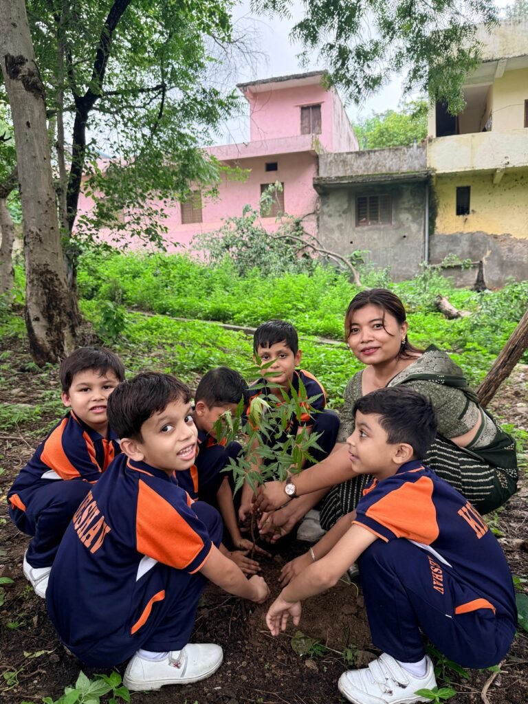 हरियाली अमावस्या पर केशव विद्यापीठ में हुआ पौधारोपण, बच्चों ने लिया पर्यावरण संरक्षण का संकल्प | New India Times