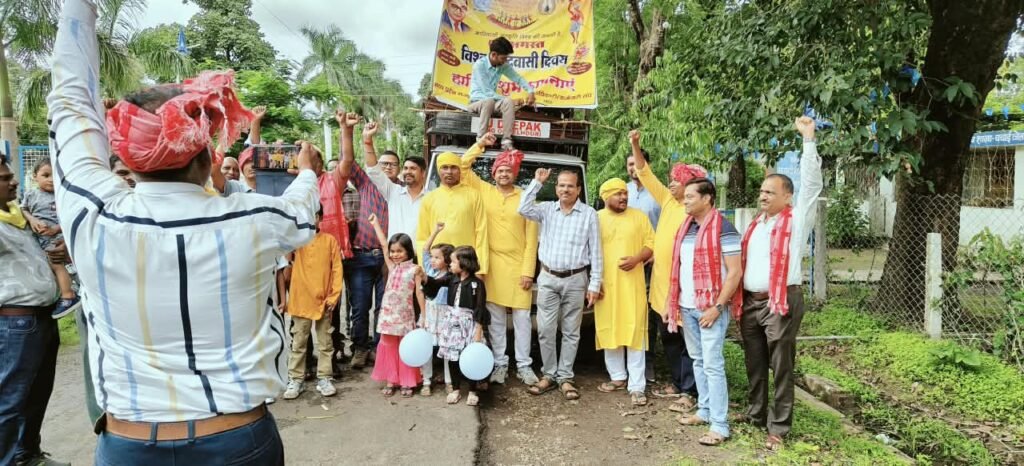विश्व आदिवासी दिवस पर चचाई में हुआ गरिमामय आयोजन, वाहन रैली के साथ प्रकृति पूजा और सांस्कृतिक कार्यक्रमों ने मोहा मन 2 विश्व आदिवासी दिवस पर चचाई में हुआ गरिमामय आयोजन, वाहन रैली के साथ प्रकृति पूजा और सांस्कृतिक कार्यक्रमों ने मोहा मन | New India Times