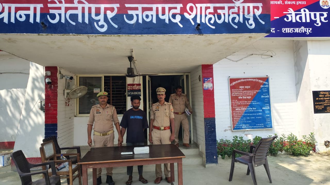 500 ग्राम अफीम के साथ तस्कर गिरफ्तार, ट्रक चालकों को महंगे दामों पर बेचने का खुलासा 1 500 ग्राम अफीम के साथ तस्कर गिरफ्तार, ट्रक चालकों को महंगे दामों पर बेचने का खुलासा | New India Times