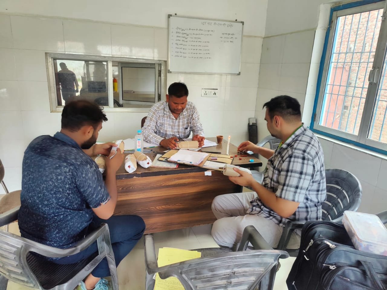 खाद्य सुरक्षा टीम की छापेमारी, छह खाद्य पदार्थों के नमूने जांच को भेजे 1 खाद्य सुरक्षा टीम की छापेमारी, छह खाद्य पदार्थों के नमूने जांच को भेजे | New India Times