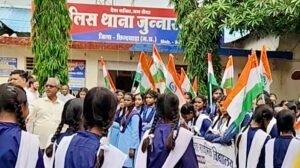 तिरंगा यात्रा में प्रशासनिक अधिकारियों की गैरमौजूदगी पर उठे सवाल, राष्ट्रगान के दौरान थमे वाहनों के पहिए