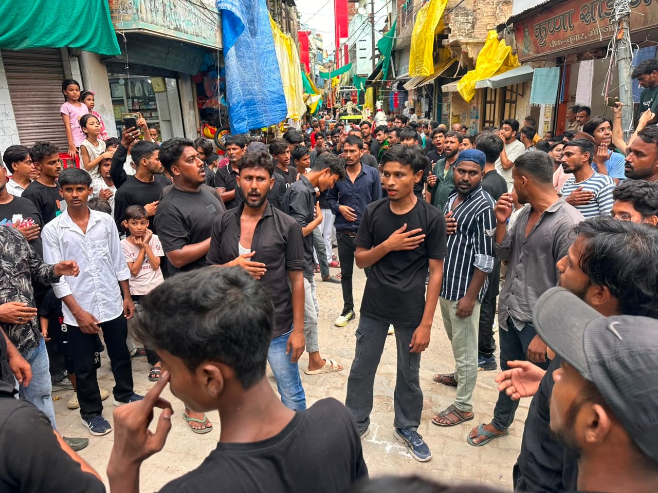 इमाम हुसैन की याद में चुनार में निकला जुलूस-ए-अमारी, गूंजी नौहाख्वानी और मातम 1 इमाम हुसैन की याद में चुनार में निकला जुलूस-ए-अमारी, गूंजी नौहाख्वानी और मातम | New India Times