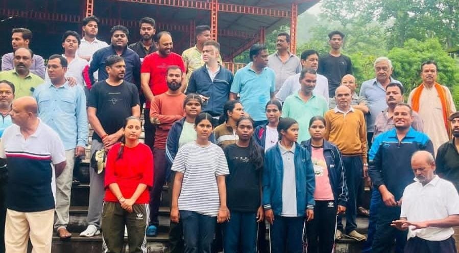 जनसहयोग से नागद्वारी मेले में चला स्वच्छता अभियान, जलकुंड और मंदिर परिसर की हुई सफाई 1 जनसहयोग से नागद्वारी मेले में चला स्वच्छता अभियान, जलकुंड और मंदिर परिसर की हुई सफाई | New India Times