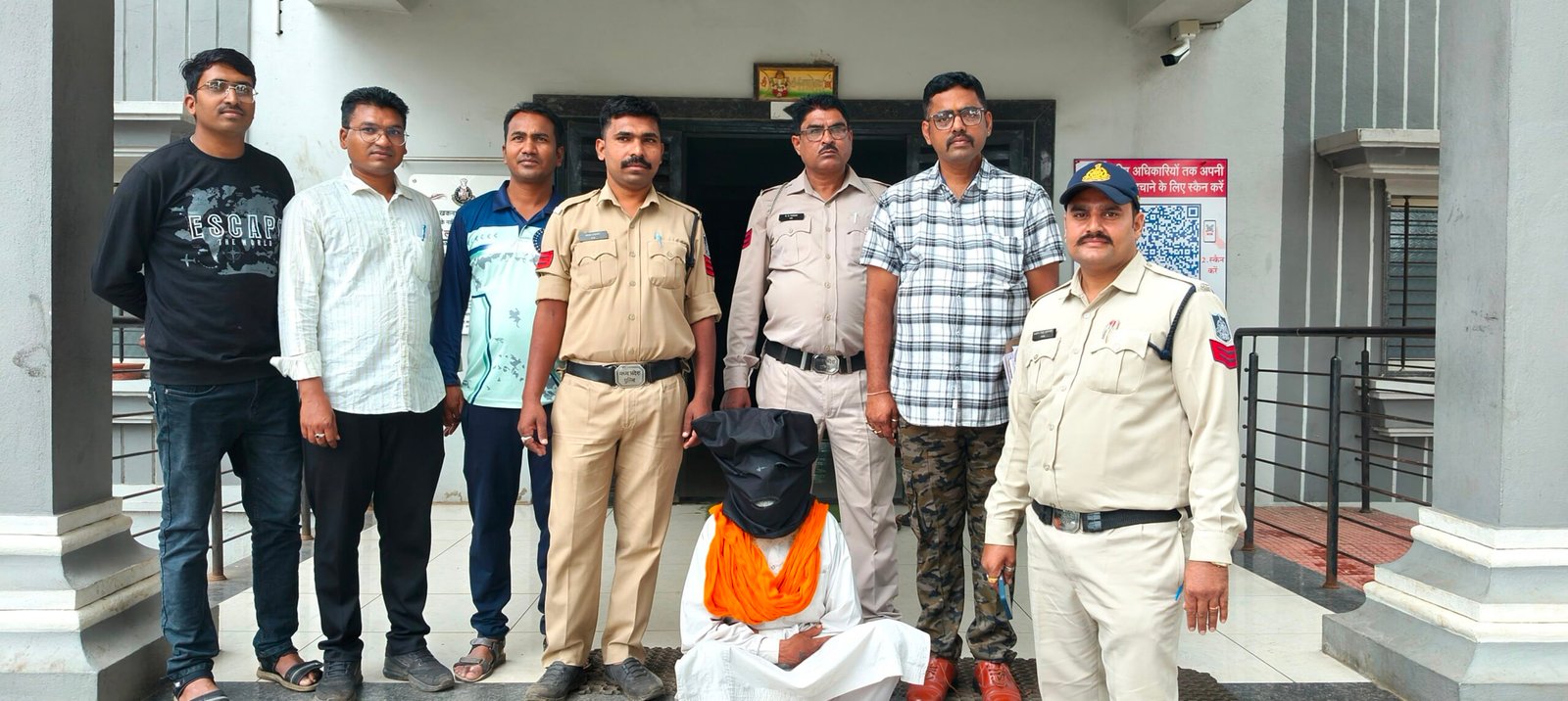 अवैध हथियार तस्करी पर खकनार पुलिस की बड़ी कार्रवाई, दो देशी पिस्टल और बाइक जब्त 1 अवैध हथियार तस्करी पर खकनार पुलिस की बड़ी कार्रवाई, दो देशी पिस्टल और बाइक जब्त | New India Times