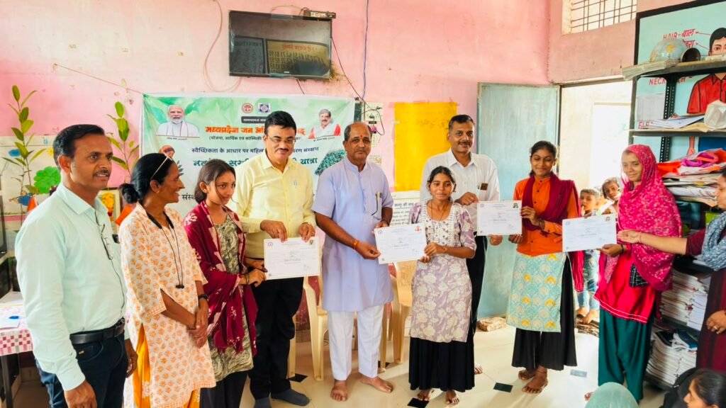 महिलाओं ने मनाया हरियाली महोत्सव, 50 महिलाओं को बांटे कटहल के पौधे 2 महिलाओं ने मनाया हरियाली महोत्सव, 50 महिलाओं को बांटे कटहल के पौधे | New India Times