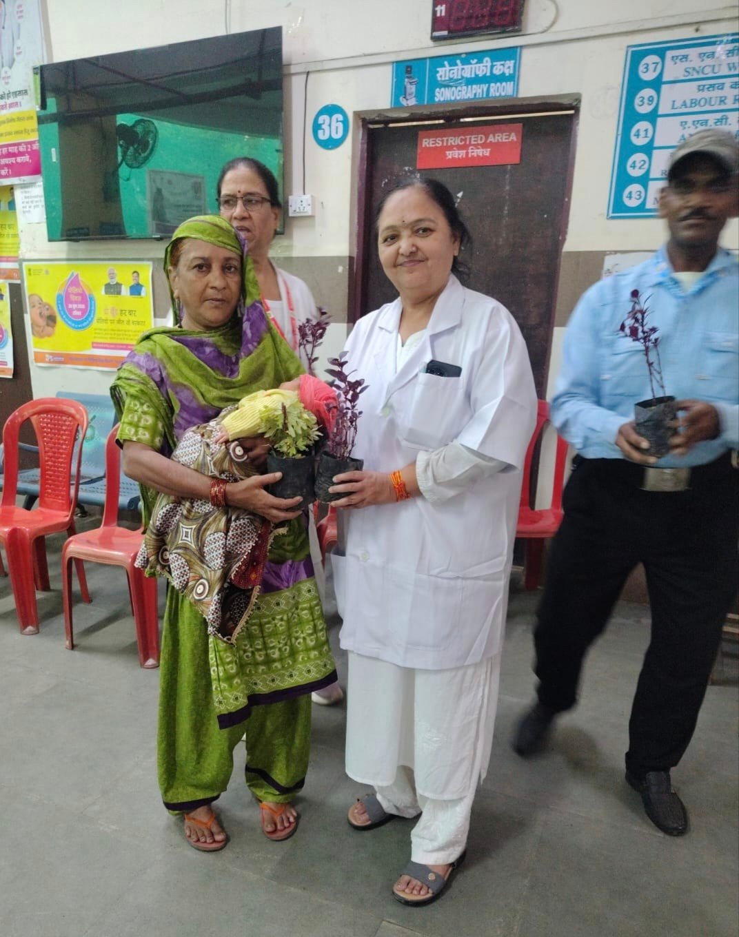 जिला चिकित्सालय बुरहानपुर में हर्षोल्लास से मनाया गया स्वतंत्रता दिवस, नवजात शिशुओं के माता-पिता को पौधा भेंट कर दिलाया पर्यावरण संरक्षण का संकल्प 1 जिला चिकित्सालय बुरहानपुर में हर्षोल्लास से मनाया गया स्वतंत्रता दिवस, नवजात शिशुओं के माता-पिता को पौधा भेंट कर दिलाया पर्यावरण संरक्षण का संकल्प | New India Times