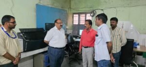 सीएमओ ने सीएचसी पलिया का किया औचक निरीक्षण, बाढ़ से निपटने को दवाओं का पर्याप्त स्टॉक रखने के निर्देश