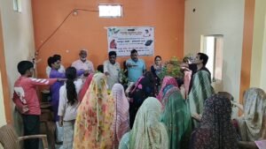 नवांकुर सखियों को पौधों का वितरण, हरियाली यात्रा निकालकर पर्यावरण संरक्षण का लिया संकल्प
