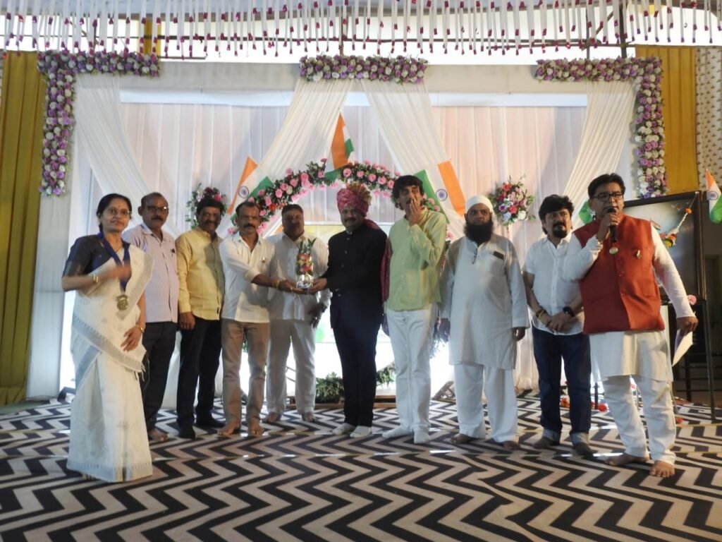 रक्तदान शिविर में यवतमालकरों ने निभाया इंसानियत का रिश्ता, 80 लोगों ने किया रक्तदान 2 रक्तदान शिविर में यवतमालकरों ने निभाया इंसानियत का रिश्ता, 80 लोगों ने किया रक्तदान | New India Times