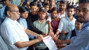अभाविप ने महाविद्यालय की विभिन्न समस्याओं के निराकरण की मांग को लेकर प्राचार्य को सौंपा ज्ञापन