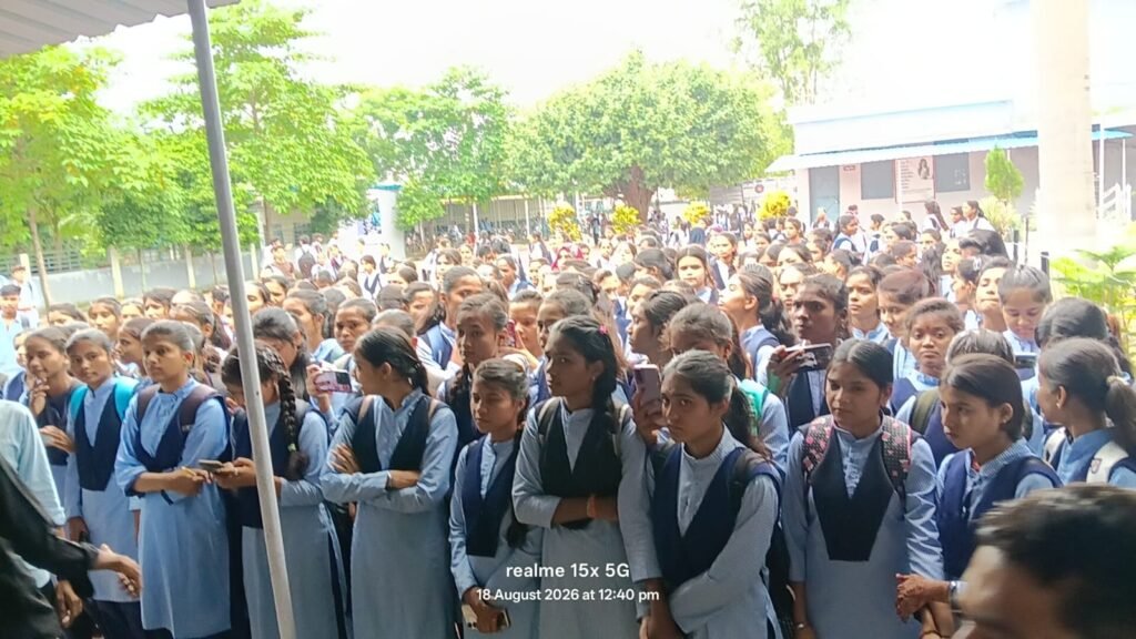 अभाविप ने महाविद्यालय की विभिन्न समस्याओं के निराकरण की मांग को लेकर प्राचार्य को सौंपा ज्ञापन | New India Times