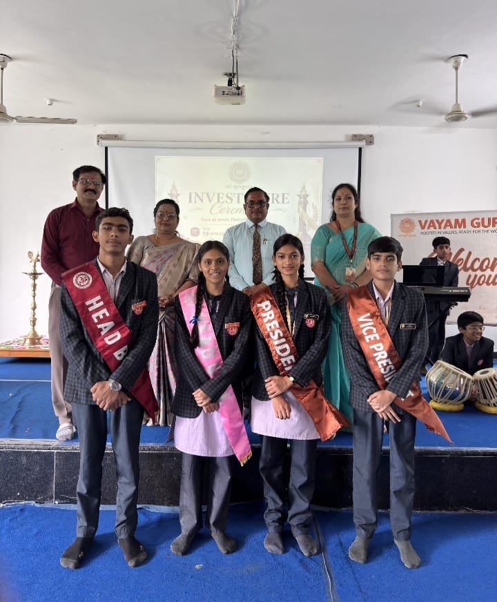 वयं गुरुकुलम में लोकतंत्र की पाठशाला, नवनिर्वाचित छात्र परिषद ने ली शपथ | New India Times