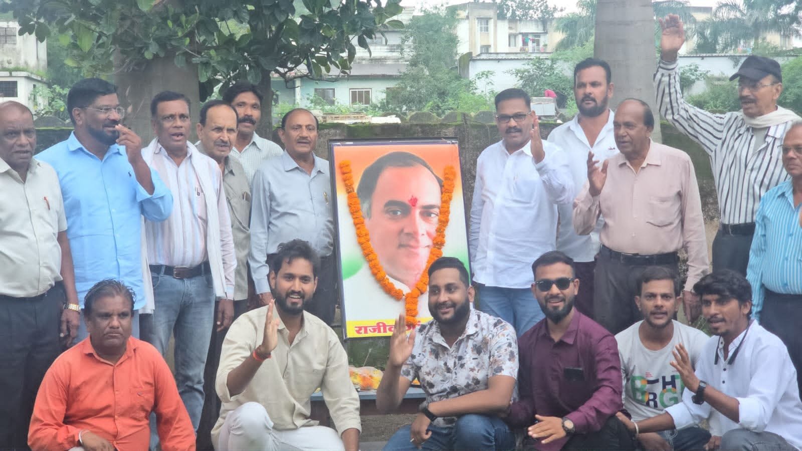 आधुनिक भारत के निर्माता राजीव गांधी की जयंती पर ब्लॉक कांग्रेस कार्यालय में श्रद्धांजलि सभा आयोजित, विधायक सुनील उइके ने जीवनी पर डाला प्रकाश 1 आधुनिक भारत के निर्माता राजीव गांधी की जयंती पर ब्लॉक कांग्रेस कार्यालय में श्रद्धांजलि सभा आयोजित, विधायक सुनील उइके ने जीवनी पर डाला प्रकाश | New India Times