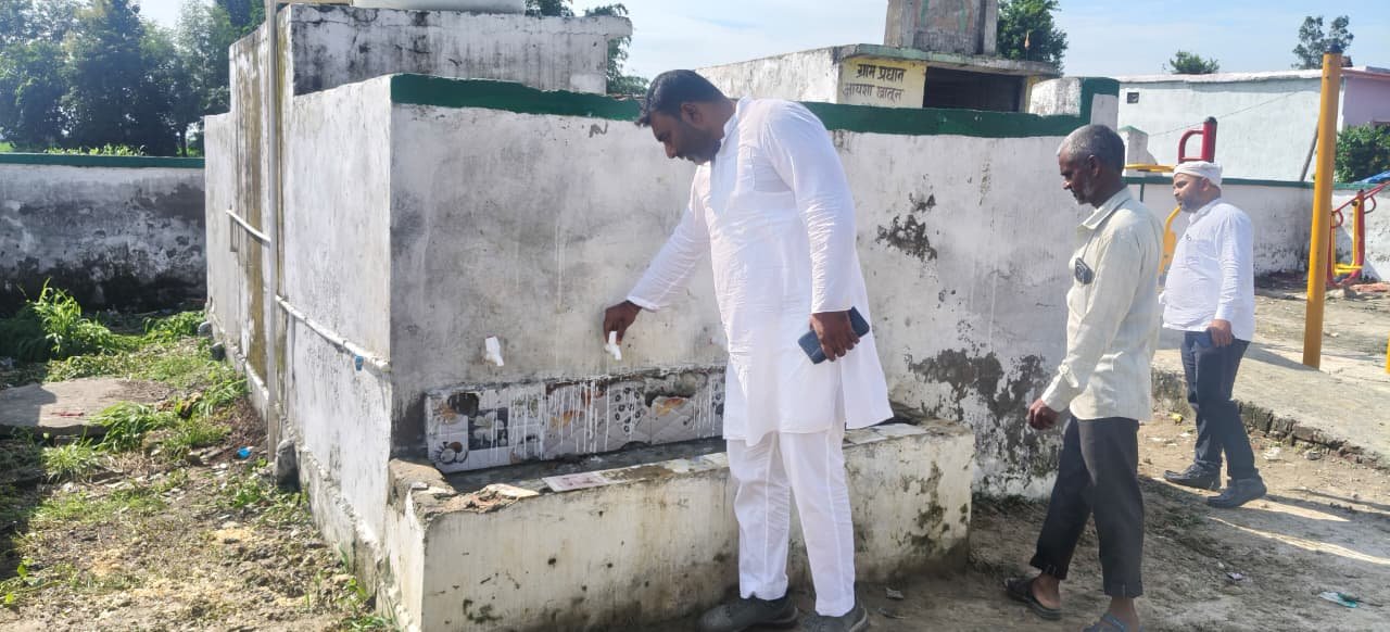 जर्जर स्कूल और बदहाल सड़क को लेकर आप नेता इमरान लतीफ़ का सरकार पर हमला | New India Times