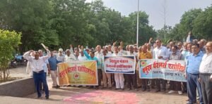 पेंशनर्स संघों ने 12 सूत्रीय मांगों को लेकर सौंपा ज्ञापन