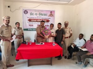 तातार शाहबाबा दरगाह के मुजावर अयाज बाबू को एडिशनल सुपरिटेंडेंट ऑफ़ पुलिस ने किया सम्मानित