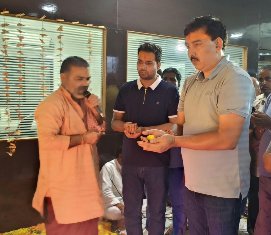 43 वर्षों से मेघनगर को राममय कर रहा श्रीरामचरित मानस युवा मंडल, श्रावण माह में घर-घर हो रहा संगीतमय रामायण पाठ 4 43 वर्षों से मेघनगर को राममय कर रहा श्रीरामचरित मानस युवा मंडल, श्रावण माह में घर-घर हो रहा संगीतमय रामायण पाठ | New India Times