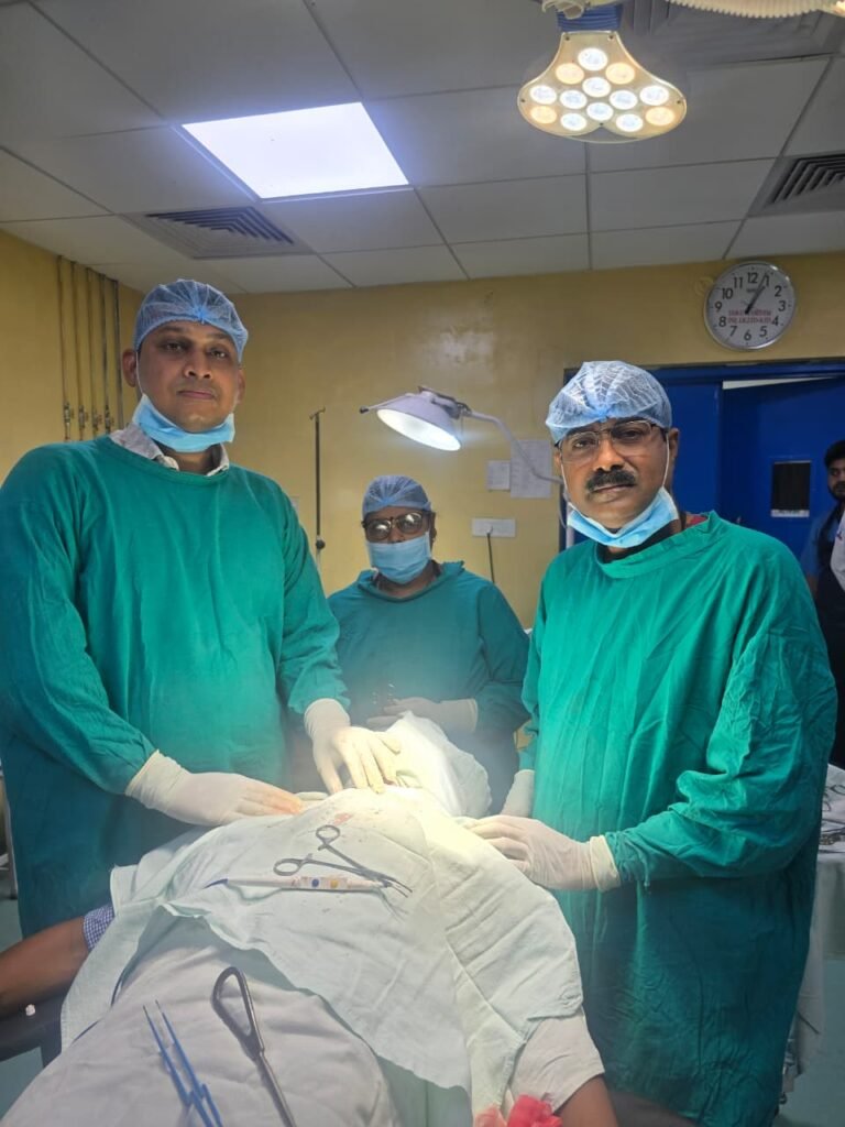 लखीमपुर मेडिकल कॉलेज में गले की जटिल गांठ की सफल सर्जरी, मरीज को मिला नया जीवन | New India Times