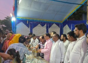 त्रिसाला बड़ी पूजा रथ यात्रा में कांग्रेसजन हुए शामिल,श्रद्धालुओं को फल-मिष्ठान का किया वितरण