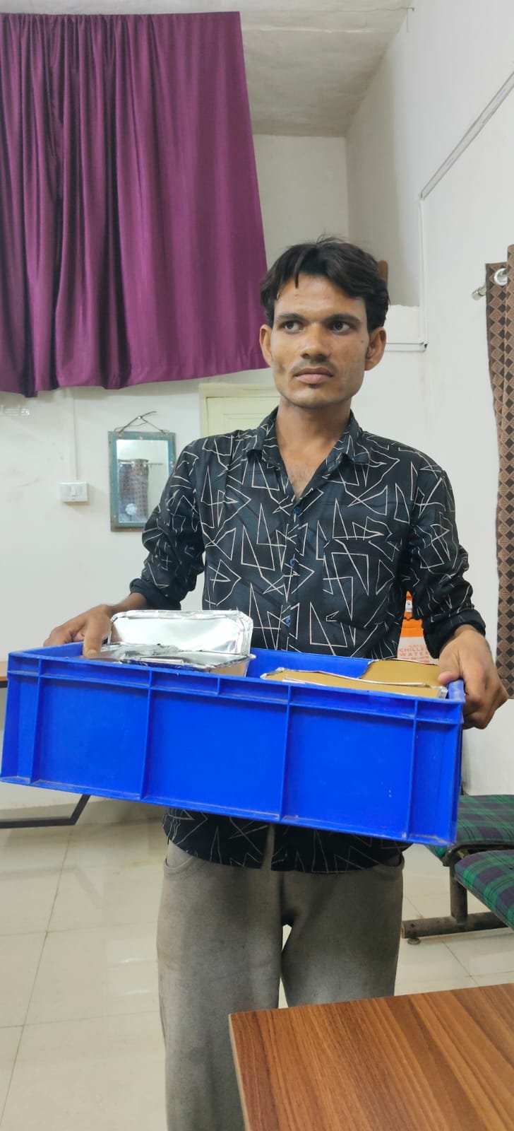 ट्रेनों में अनाधिकृत रूप से खाद्य सामग्री बेचने वाले 47 वेंडरों पर हुई कार्यवाही | New India Times
