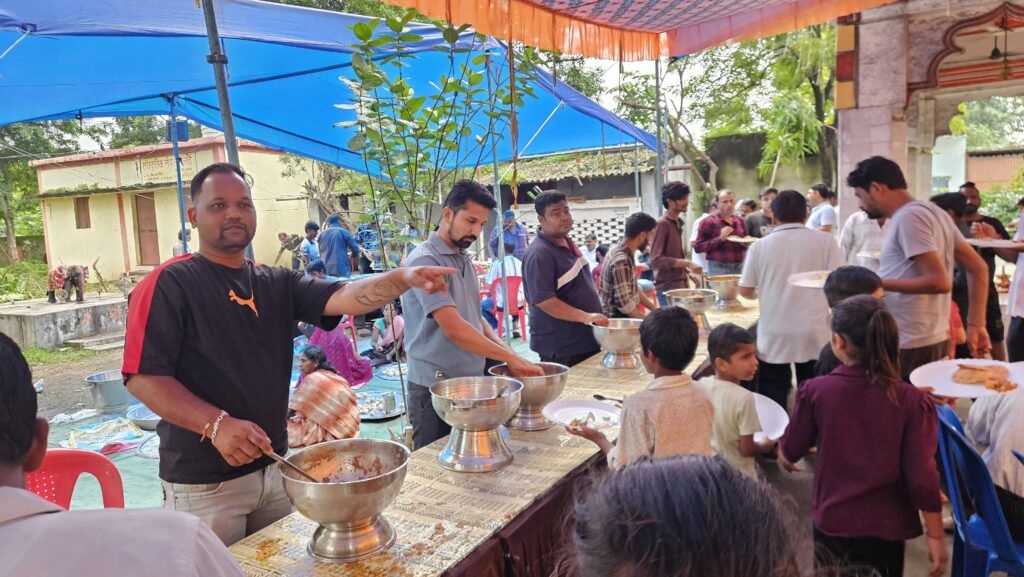 शिव मंदिर में उमड़ा आस्था का जनसैलाब, विशाल भंडारे में 5 हजार से अधिक श्रद्धालुओं ने ग्रहण किया प्रसाद | New India Times