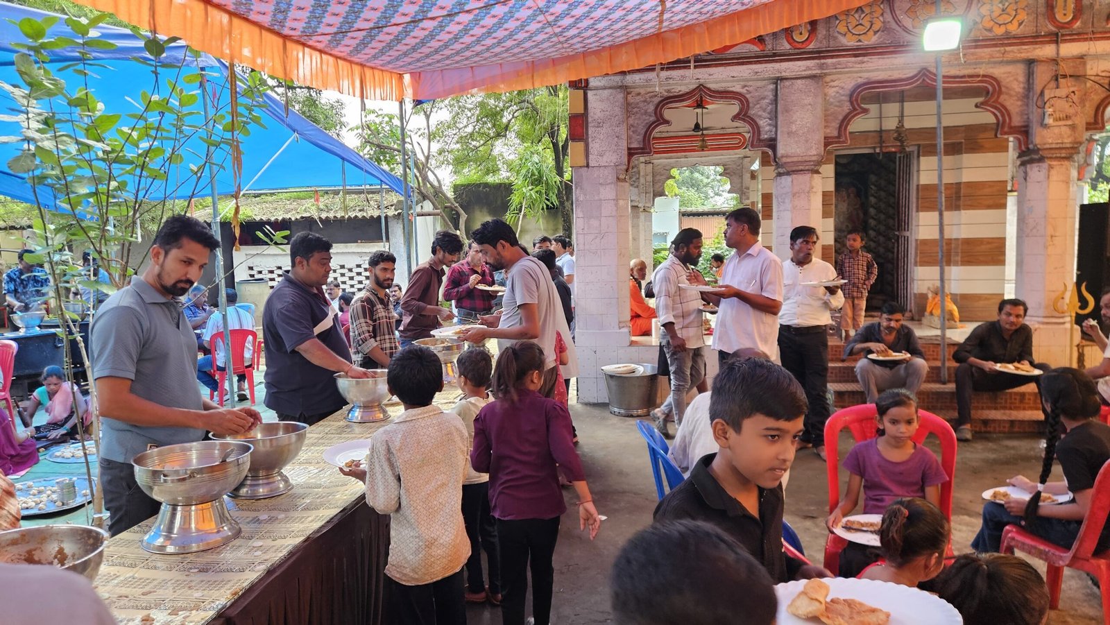 शिव मंदिर में उमड़ा आस्था का जनसैलाब, विशाल भंडारे में 5 हजार से अधिक श्रद्धालुओं ने ग्रहण किया प्रसाद | New India Times