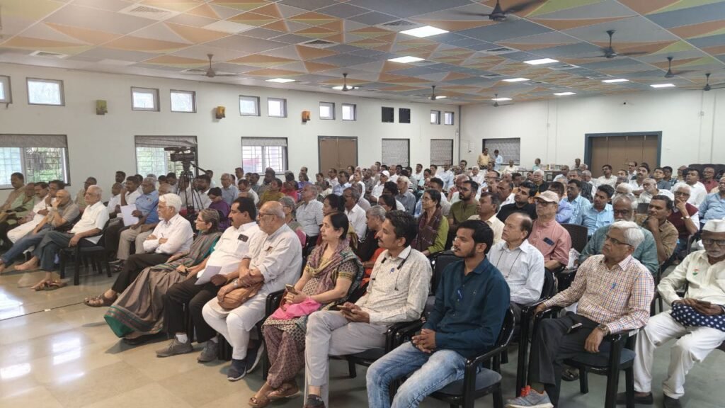 अमीरों में नहीं गरीबों में होती है जाति : सुरेश द्वादशीवार | New India Times