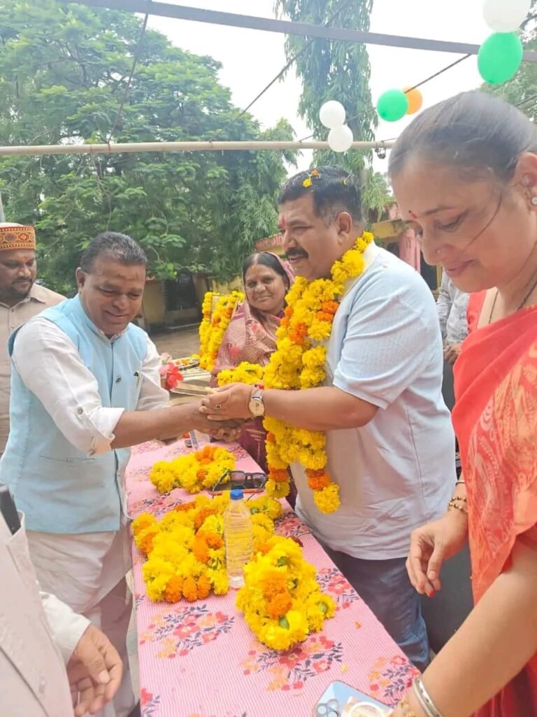 रक्षाबंधन पर गरीब बच्चों को राखी-मिठाई बांटकर दी आर्थिक सहायता, छात्राओं को वितरित की निःशुल्क साइकिलें 4 रक्षाबंधन पर गरीब बच्चों को राखी-मिठाई बांटकर दी आर्थिक सहायता, छात्राओं को वितरित की निःशुल्क साइकिलें | New India Times
