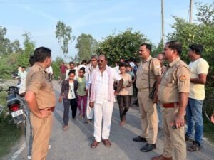बेकाबू बाइक बिजली के पोल से टकराई, दो चचेरे भाइयों की मौत