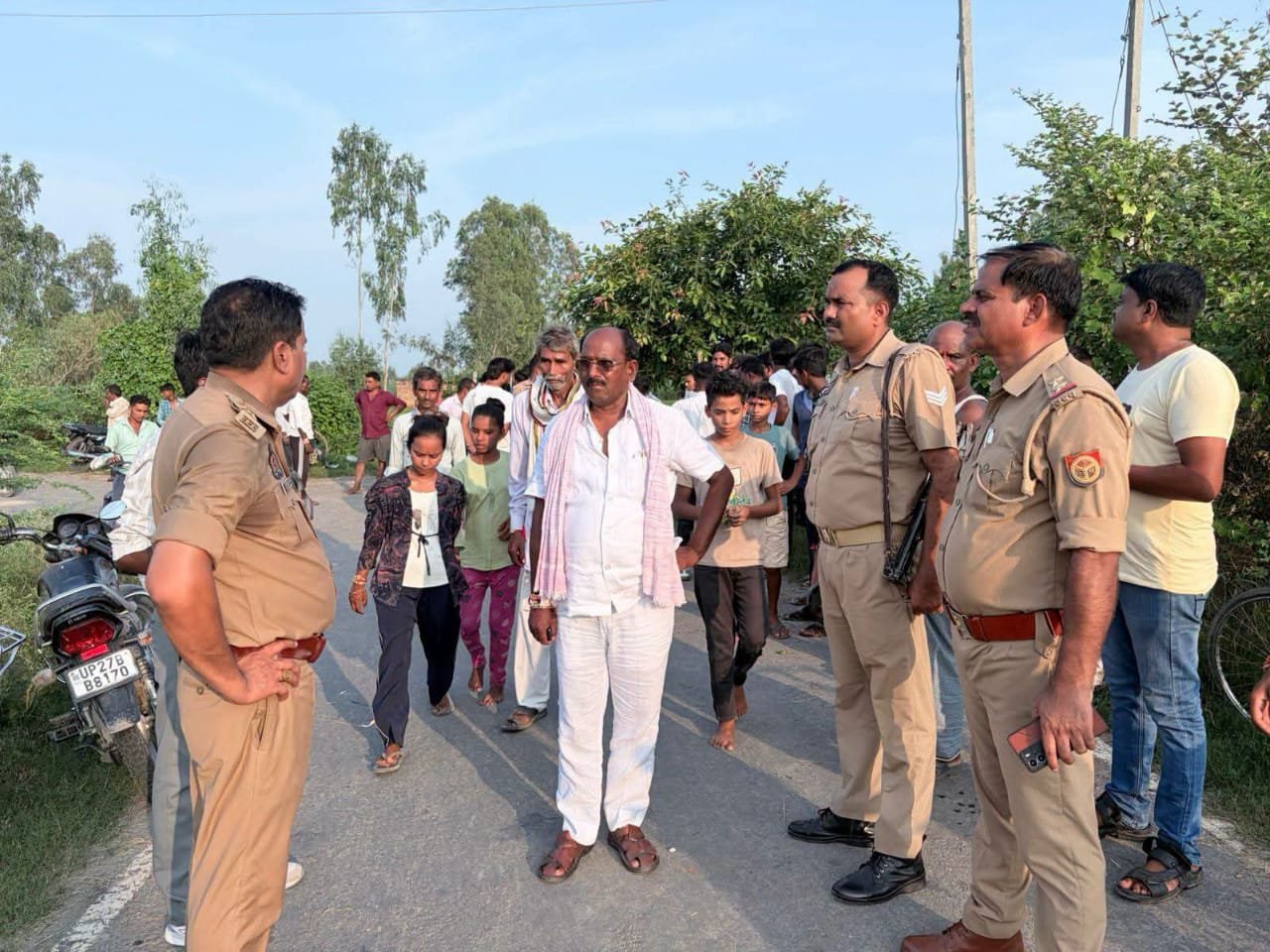 बेकाबू बाइक बिजली के पोल से टकराई, दो चचेरे भाइयों की मौत 1 बेकाबू बाइक बिजली के पोल से टकराई, दो चचेरे भाइयों की मौत | New India Times