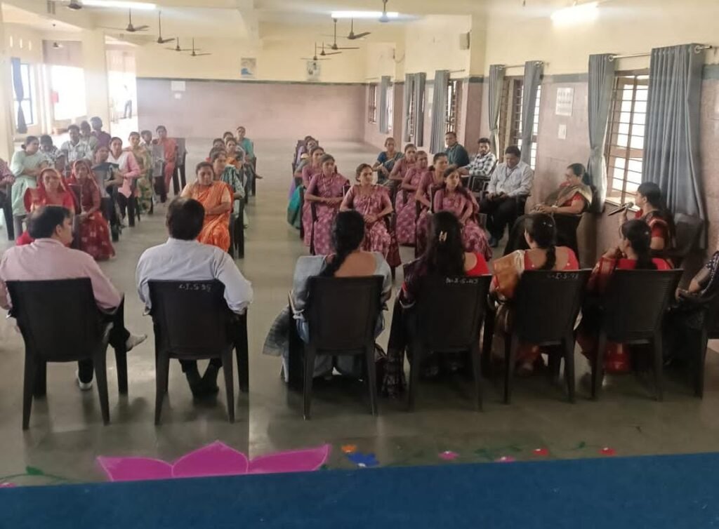 शारदा समूह के आंगन में खिला अपनत्व, सहयोगी स्टाफ का हुआ सम्मान 3 शारदा समूह के आंगन में खिला अपनत्व, सहयोगी स्टाफ का हुआ सम्मान | New India Times