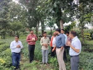 देवरी में किसानों से रूबरू हुए कृषि उप सचिव , योजनाओं की प्रगति का लिया जायजा