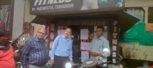 सीलिंग की कार्रवाई के विरोध में सड़क पर उतरे दुकानदार, पीजीबीटी रोड पर मचा हड़कंप